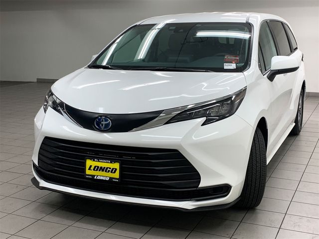 2024 Toyota Sienna LE