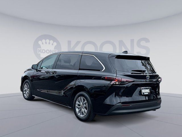 2024 Toyota Sienna LE