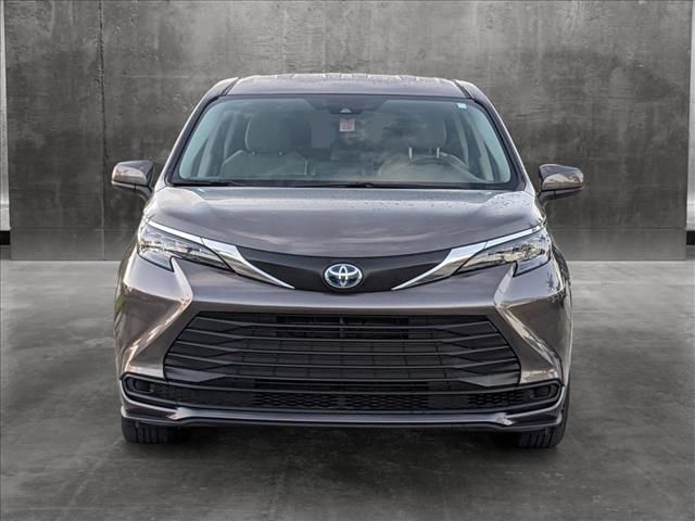 2024 Toyota Sienna LE