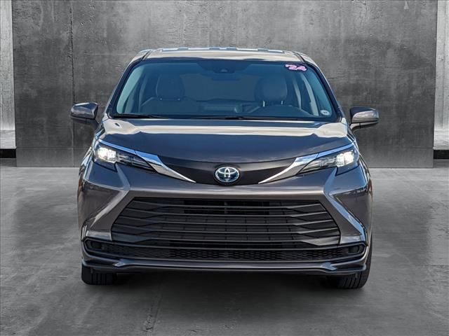 2024 Toyota Sienna LE