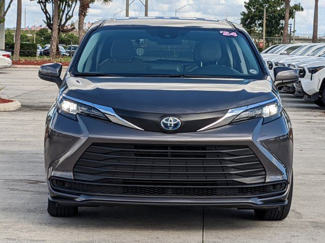 2024 Toyota Sienna LE