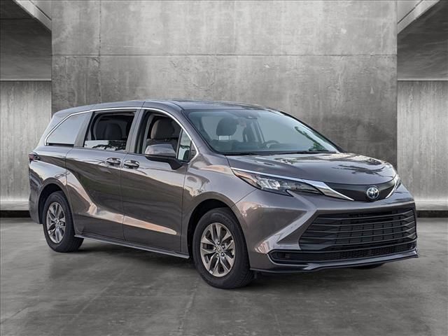 2024 Toyota Sienna LE