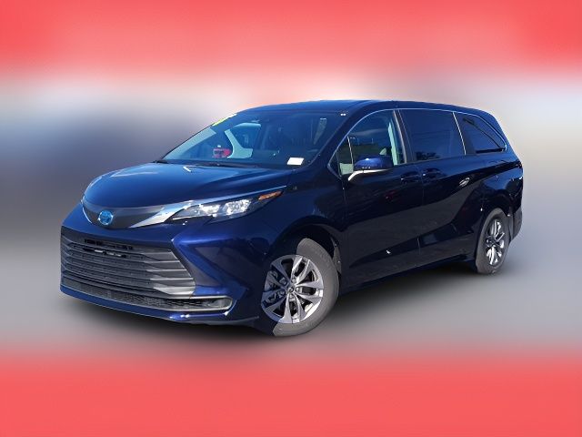 2024 Toyota Sienna LE