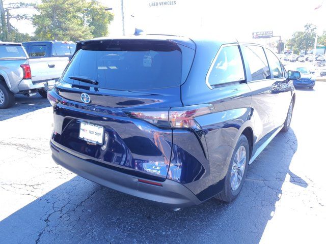 2024 Toyota Sienna LE