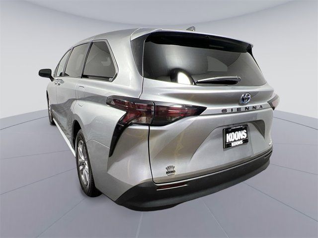 2024 Toyota Sienna LE