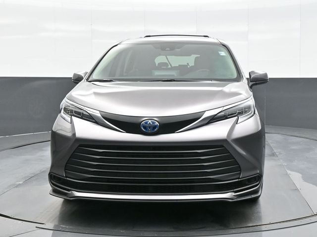 2024 Toyota Sienna LE