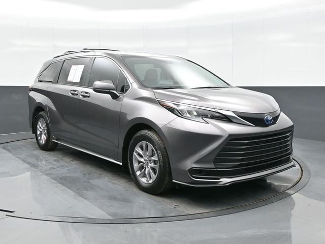 2024 Toyota Sienna LE