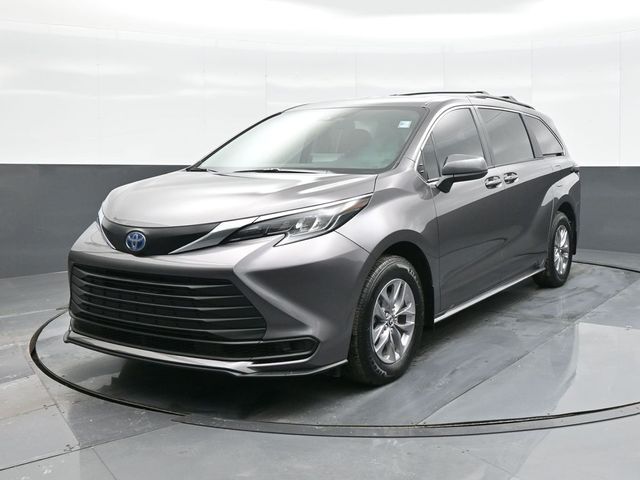 2024 Toyota Sienna LE