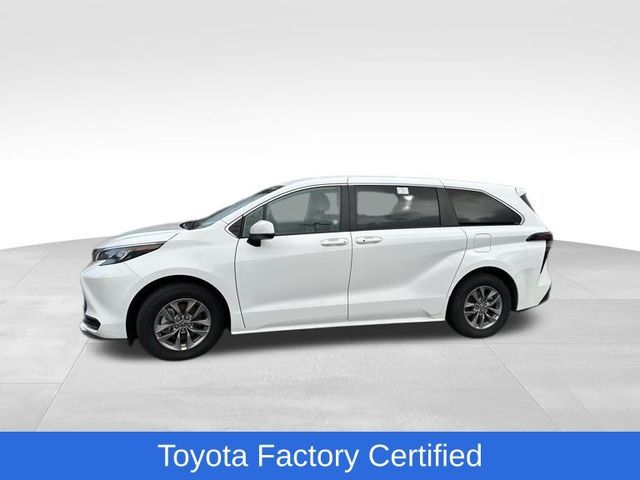 2024 Toyota Sienna LE