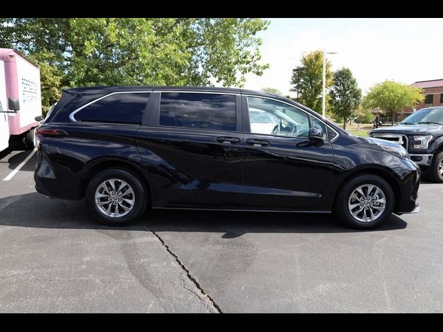 2024 Toyota Sienna LE