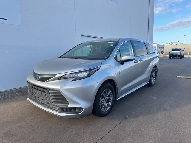 2024 Toyota Sienna LE