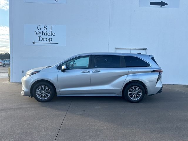 2024 Toyota Sienna LE