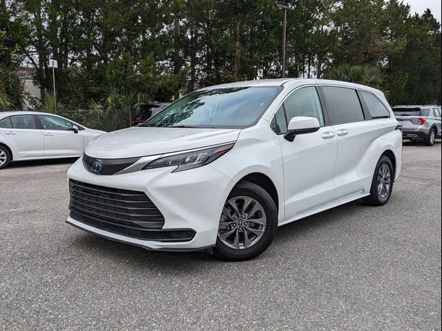 2024 Toyota Sienna LE