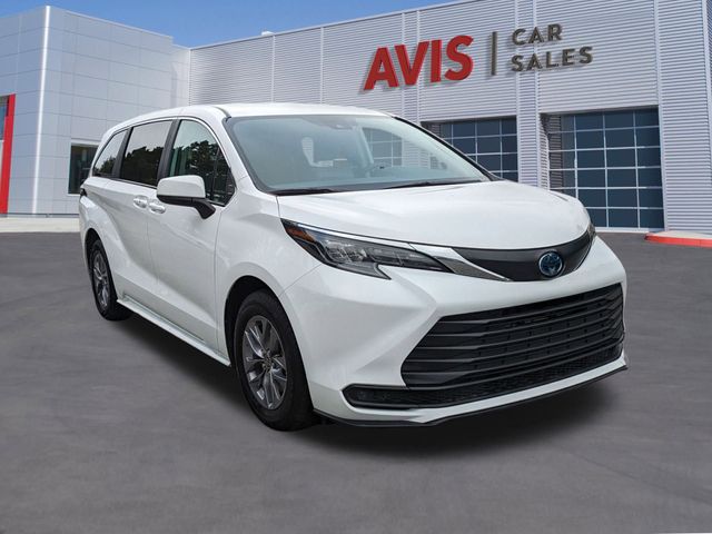 2024 Toyota Sienna LE