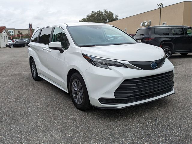 2024 Toyota Sienna LE