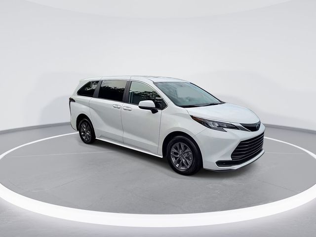 2024 Toyota Sienna LE