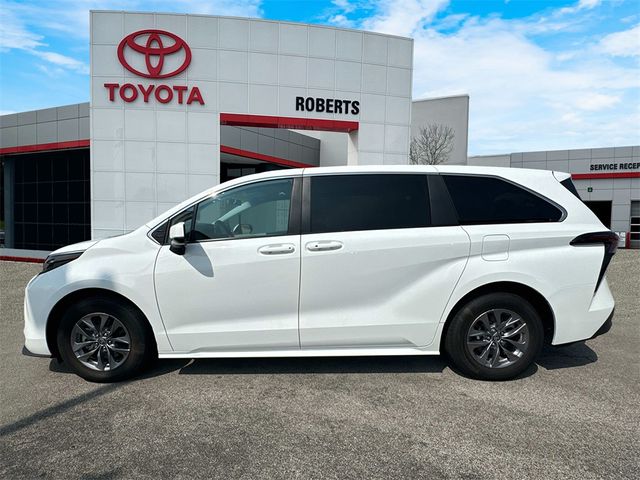 2024 Toyota Sienna LE