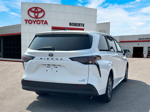 2024 Toyota Sienna LE