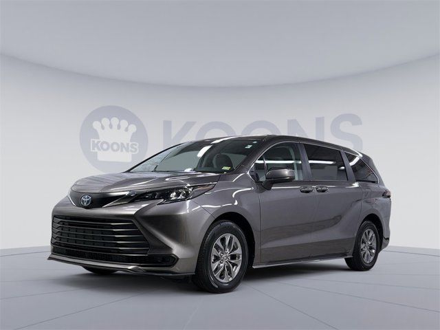 2024 Toyota Sienna LE