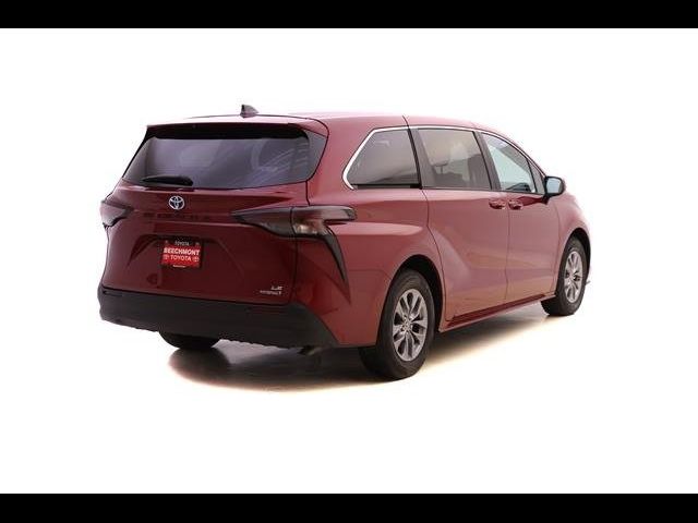 2024 Toyota Sienna LE