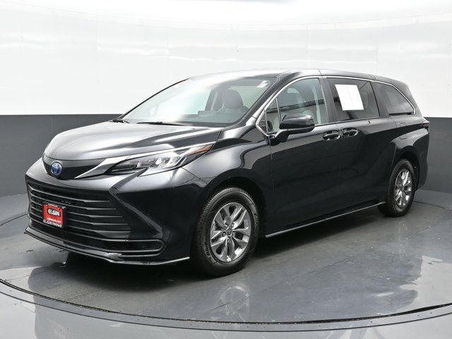 2024 Toyota Sienna LE