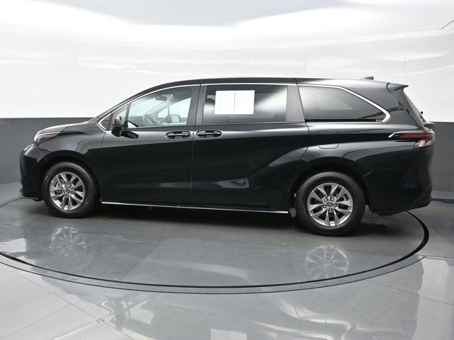 2024 Toyota Sienna LE