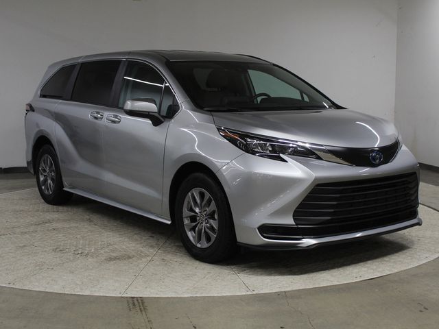 2024 Toyota Sienna LE