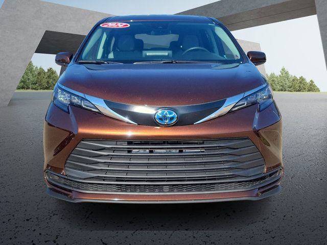 2024 Toyota Sienna LE