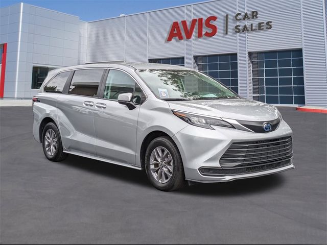 2024 Toyota Sienna LE