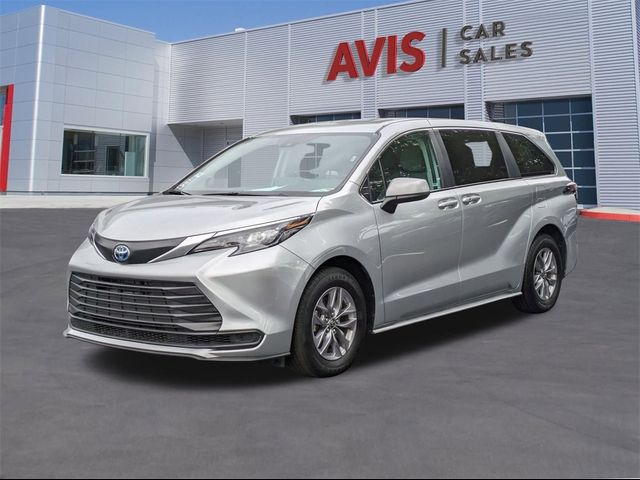 2024 Toyota Sienna LE