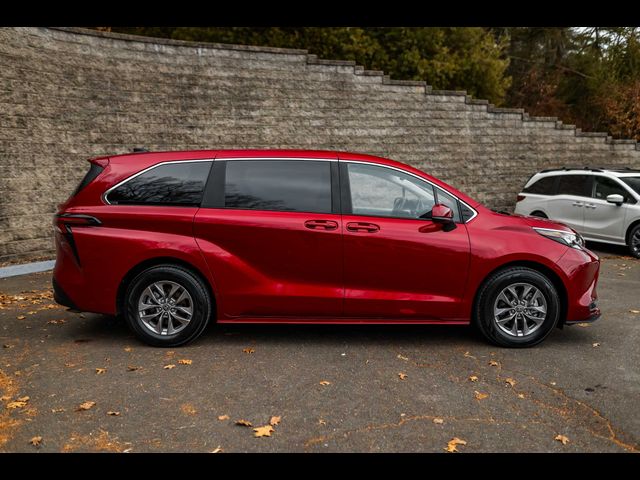 2024 Toyota Sienna LE