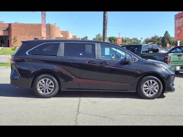 2024 Toyota Sienna LE