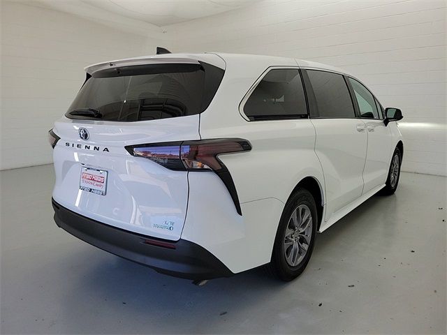 2024 Toyota Sienna LE