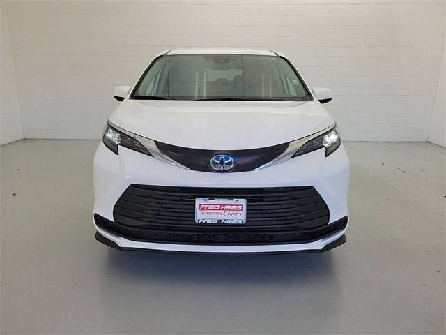 2024 Toyota Sienna LE