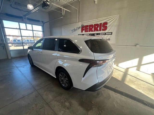 2024 Toyota Sienna LE