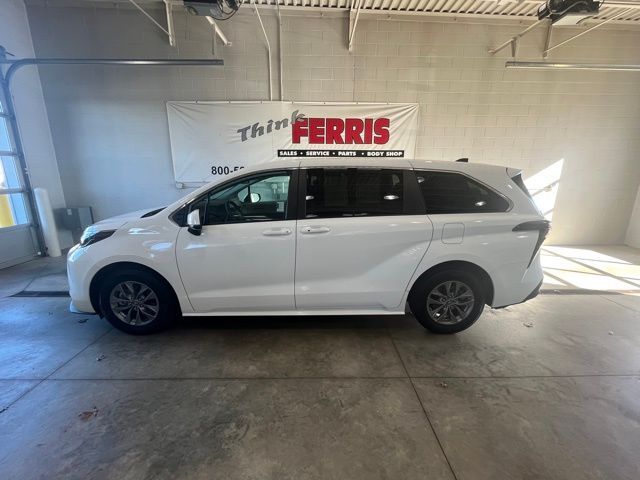 2024 Toyota Sienna LE