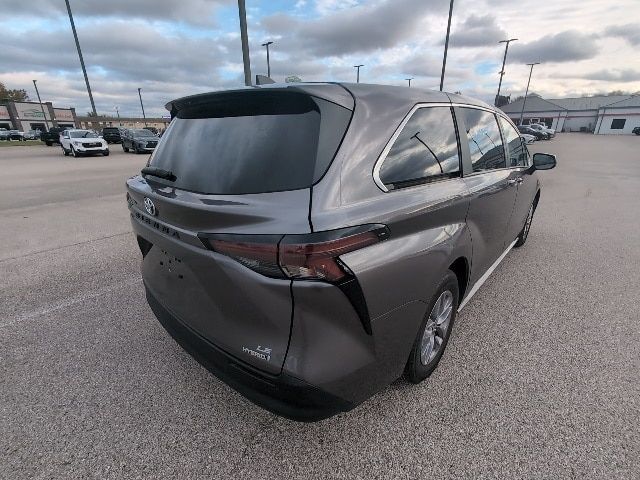 2024 Toyota Sienna LE