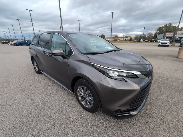 2024 Toyota Sienna LE