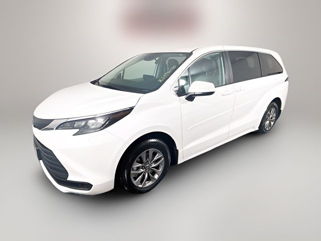 2024 Toyota Sienna LE