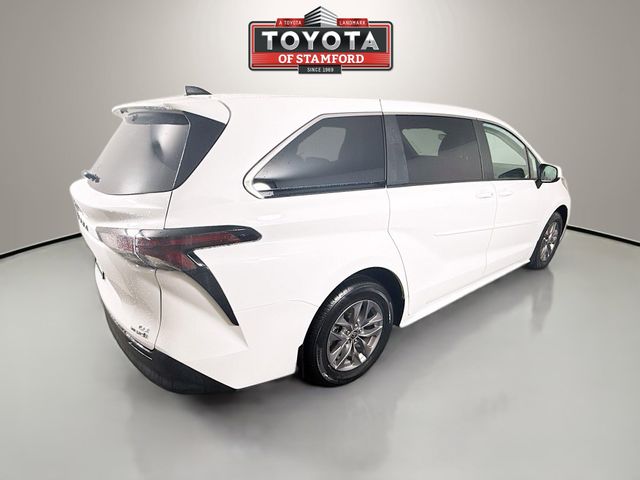 2024 Toyota Sienna LE