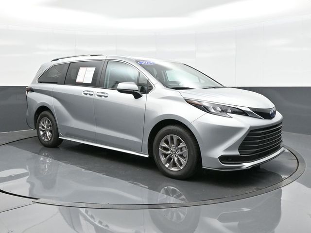 2024 Toyota Sienna LE