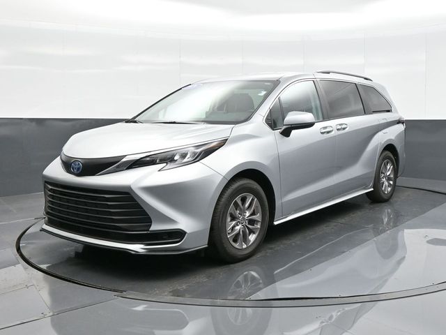 2024 Toyota Sienna LE