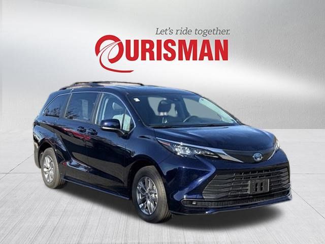 2024 Toyota Sienna LE