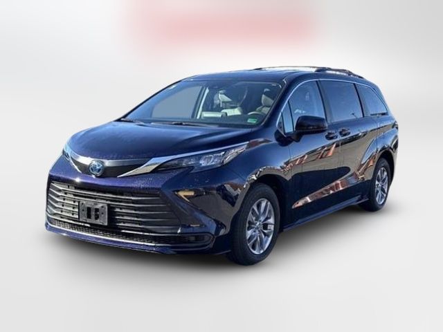 2024 Toyota Sienna LE