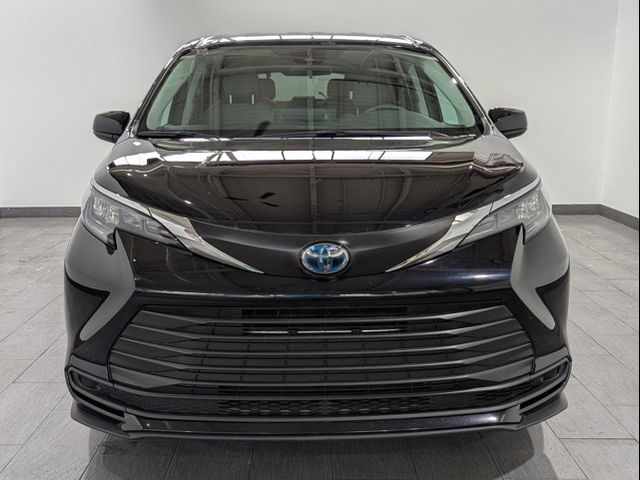 2024 Toyota Sienna LE