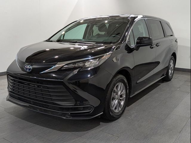 2024 Toyota Sienna LE