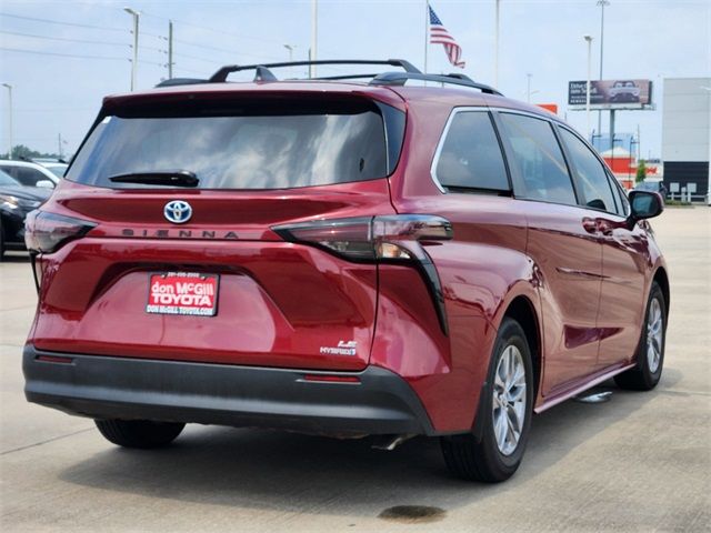 2024 Toyota Sienna LE