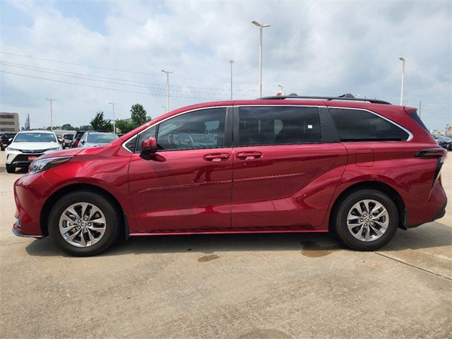 2024 Toyota Sienna LE