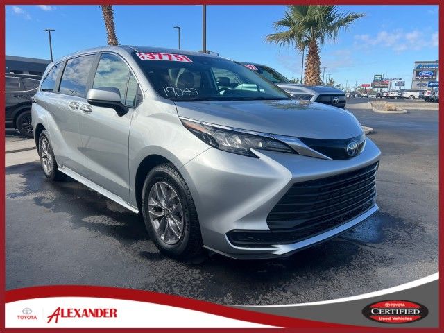 2024 Toyota Sienna LE