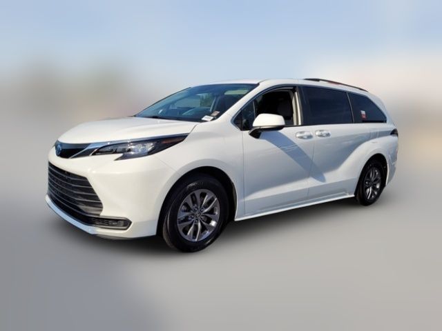 2024 Toyota Sienna LE